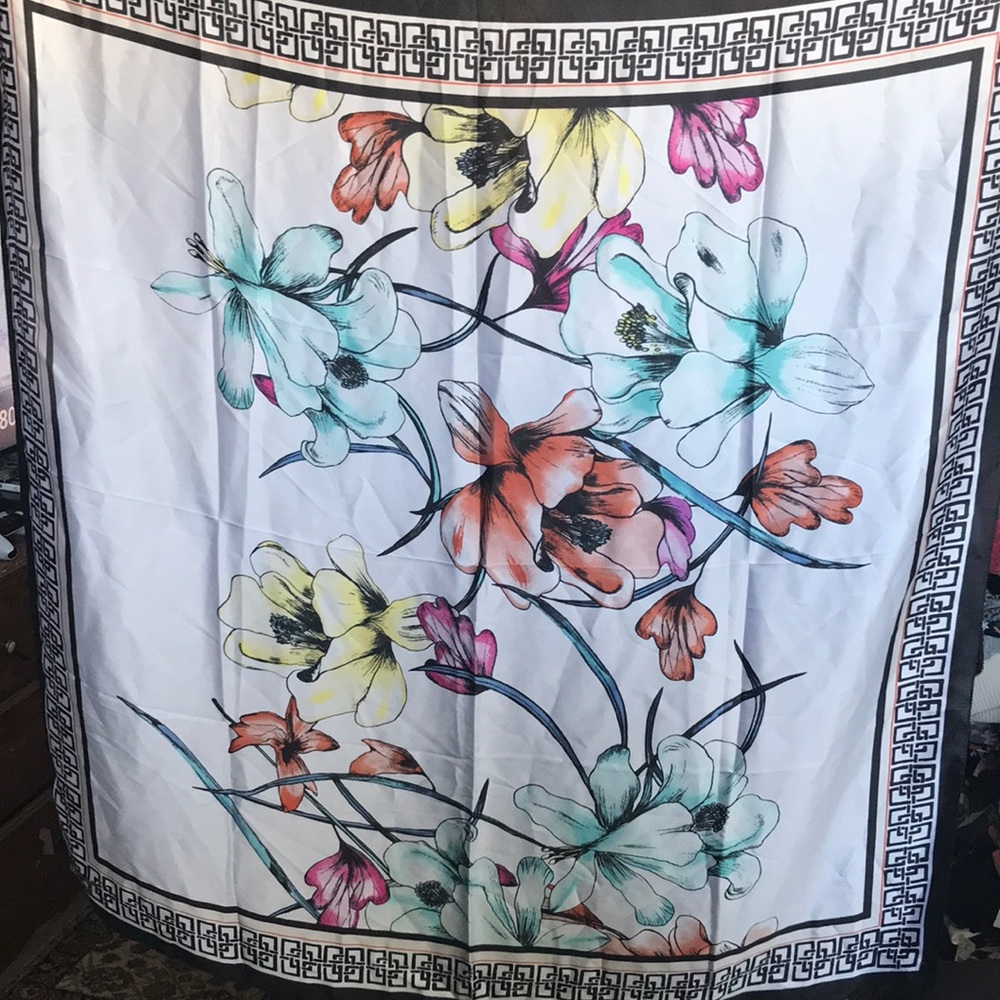 Chico’s Floral multicolored pattern one size square scarf accessory Brand New